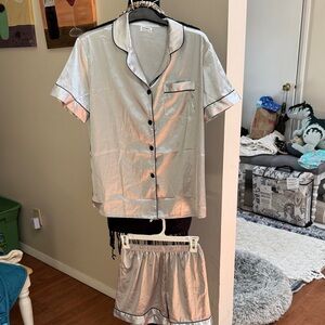 SWOMOG Silver Satin feel Pajama Set, excellent condition